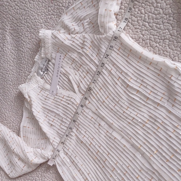 NWT Adelyn Rae XS White Gold Silver Foil Metallic Speckled Pleated Top - Picture 7 of 15